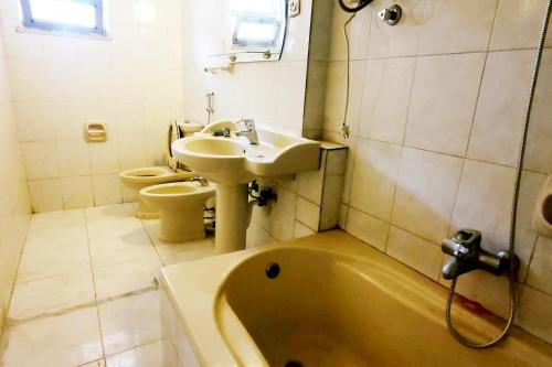 A Spacious 4BR 2 Bathroom Villa House @ Bole DT