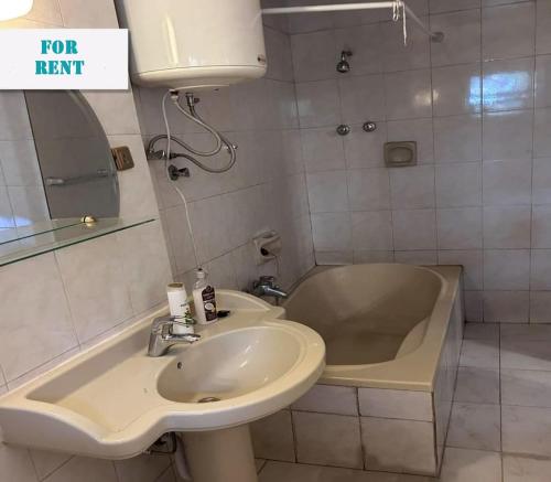 A Spacious 4BR 2 Bathroom Villa House @ Bole DT