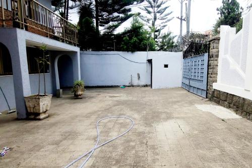 A Spacious 4BR 2 Bathroom Villa House @ Bole DT