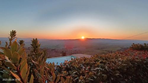 Casale con vista colline