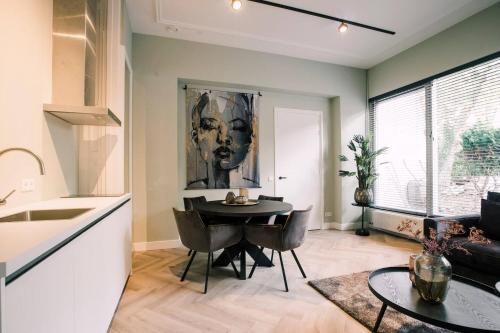Garden View Apartment in Historic City Villa