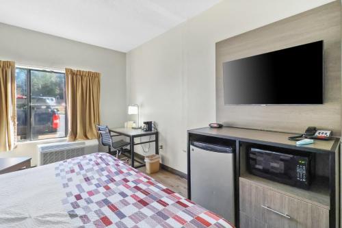 Red Roof Inn & Suites Fayetteville-Fort Bragg - image 12