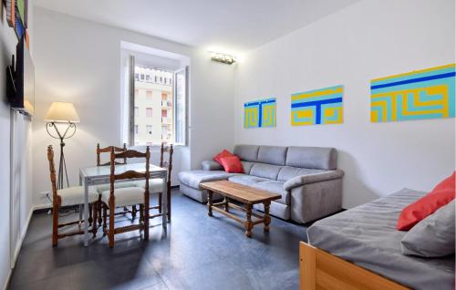 2 Bedroom Cozy Apartment In Genova