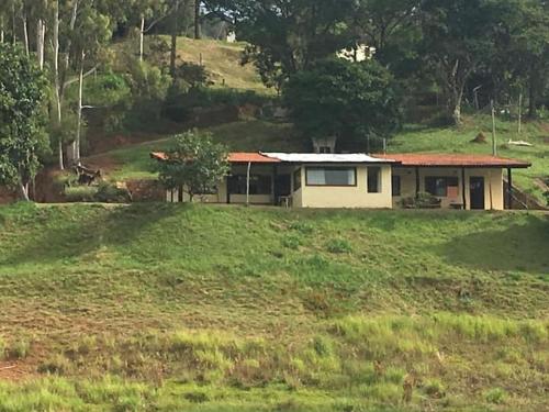 Casa Odin Refugio Familiar pague duas noites minimo e fique tres in Barra da Varginha