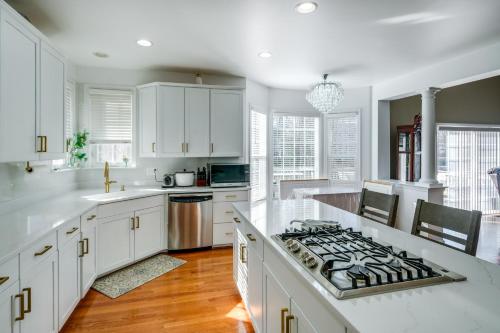 Spacious Woodbridge Home Near Leesylvania Park! Spacious Woodbridge Home Near Leesylvania Park!