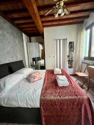 Mini Studio very Central close to the Train Station, Florence