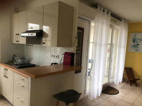 Kitchen, LUMINEUX avec vue , proche CENTRE historique near Oba