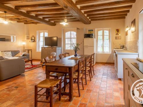 Maison de Charme avec Piscine Chauffee a 300m de la Loire, Proche Saumur et Sites UNESCO - FR-1-622- in La Ménitré