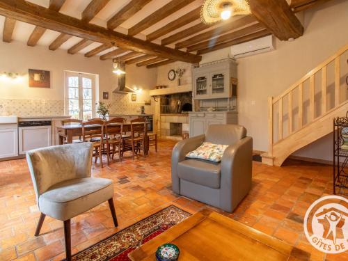 Maison de Charme avec Piscine Chauffee a 300m de la Loire, Proche Saumur et Sites UNESCO - FR-1-622- in La Ménitré