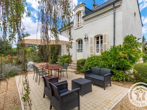 Maison de Charme avec Piscine Chauffee a 300m de la Loire, Proche Saumur et Sites UNESCO - FR-1-622- in La Ménitré