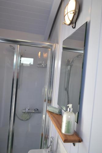 Twin Barn Shepherd’s Huts Twin Barn Shepherd’s Huts