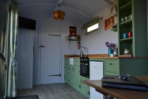 Twin Barn Shepherd’s Huts Twin Barn Shepherd’s Huts