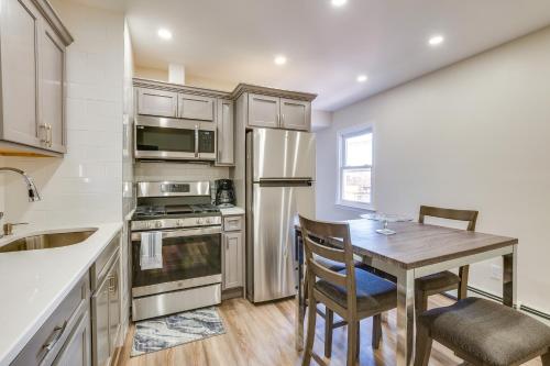 Convenient Newark Apartment about 15 Mi to Manhattan! in Newark, USA