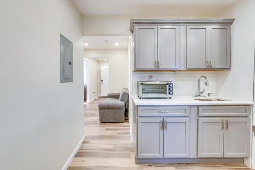 Convenient Newark Apartment about 15 Mi to Manhattan! in Newark, USA