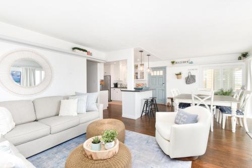 4 Bedroom Oceanfront Home with Giant Patio on the Sand in Newport Beach, USA