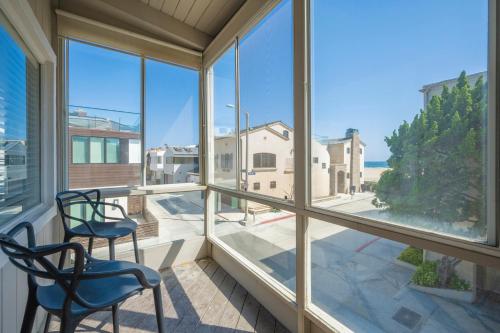 2 bedroom close to the beach on 65th St in Newport Beach, USA