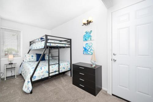 2 Bedroom steps to the beach in West Newport in Newport Beach, USA