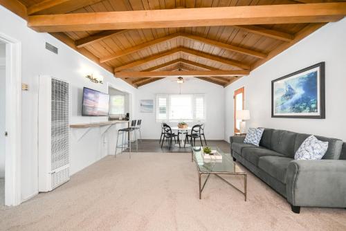 2 Bedroom steps to the beach in West Newport in Newport Beach, USA