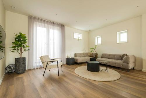  New Oirschot-eindhoven Home Crown in Oirschot