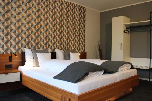 1 king bed, 1 sofa bed