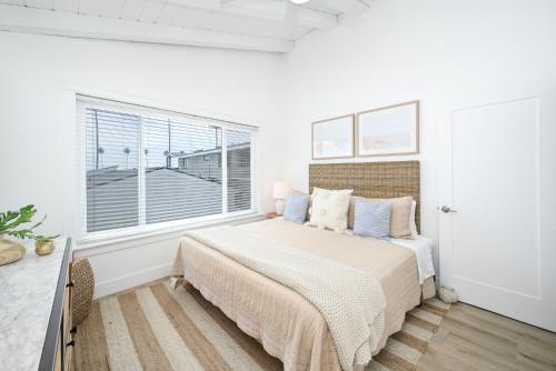 6 Bedroom Duplex near the Balboa Pier and Fun Zone with AC