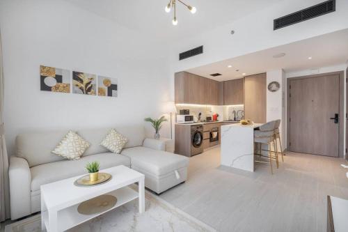 Stylish 1BR Retreat in Laya Heights, Studio City, Dubai
