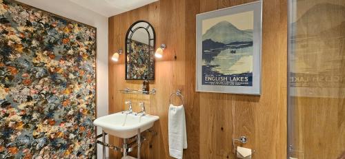 The Drunken Duck Inn Room Type - King Room with Mountain View