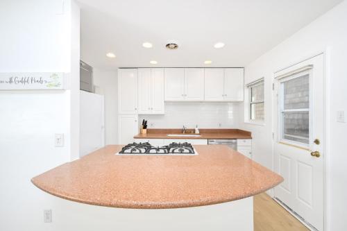 5 Bedroom Duplex 1 minute Walk to the Ocean 5 Bedroom Duplex 1 minute Walk to the Ocean