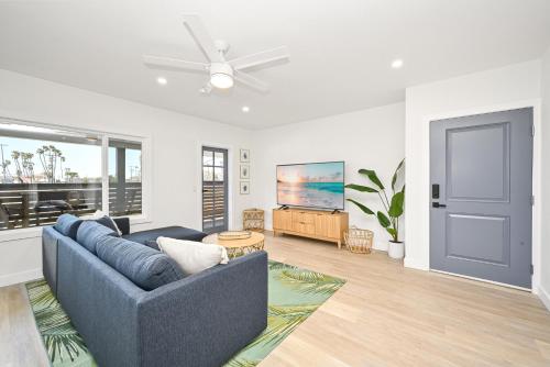 Brand New Home by the Beach & Historic Sunset Water Tower in Surfside