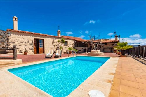 2 bedrooms villa with private pool terrace and wifi at Vega de San Mateo