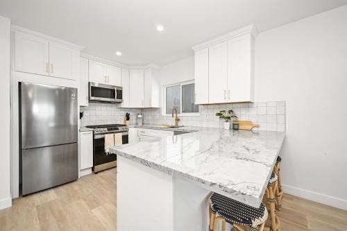 Brand New Home by the Beach & Historic Sunset Water Tower in Surfside