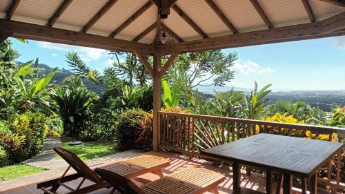 Martinique, la Ptite Maison dans la colline in Le Lamentin