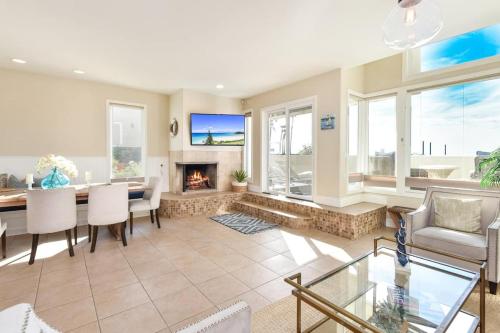 7 Bedroom Oceanfront Home & Back House