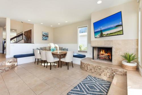7 Bedroom Oceanfront Home & Back House in Newport Beach, USA