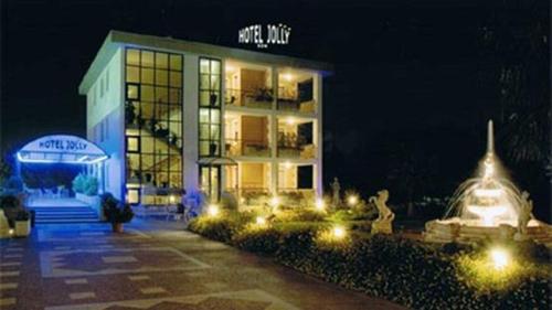 . Hotel Jolly
