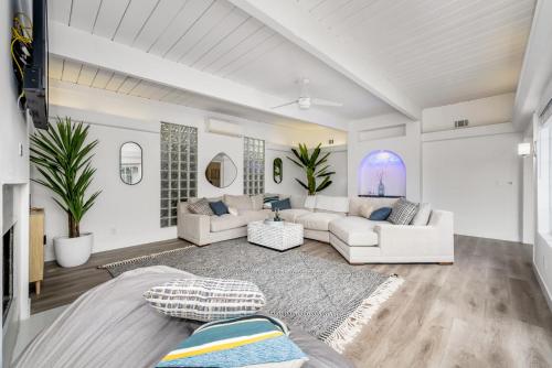 Spacious Home with 7 Beds minutes from Mission Bay in Linda Vista