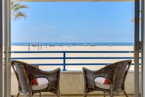Multi Level Oceanfront Home With Oceanviews and Private Patio on the Sand in Newport Beach, USA