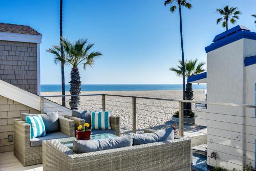 New Renovated Beach Home with Ocean Views in Newport Beach, USA