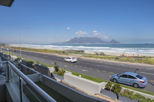 Sea Spray B104, Table View