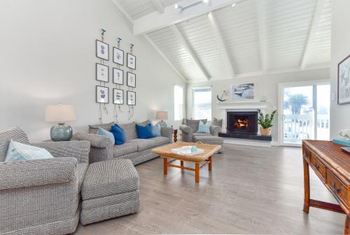 Sunset Island 3 Level Home on the Water sleeps 10 in Sunset Beach, Vereinigte Staaten von Amerika