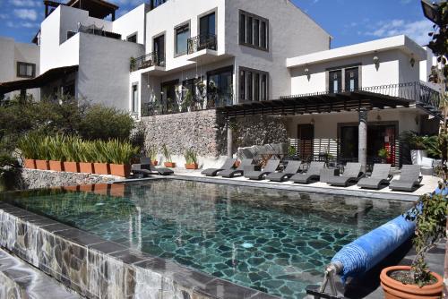 4 bedrooms, 8 beds
