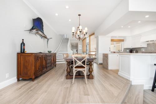 Luxury 4 Bedroom Oceanfront Home with AC in Newport Beach, USA