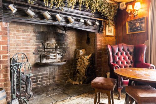 บริการและสิ่งอำนวยความสะดวก, The Sun Inn in เฟเวอร์ชาม