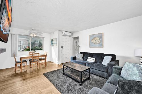 Charming 1-Bedroom Home on 29th Street in Newport Beach, USA