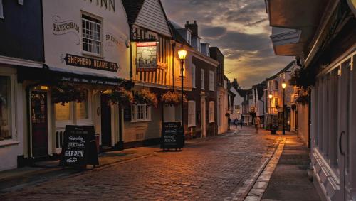 The Sun Inn - Accommodation - Faversham