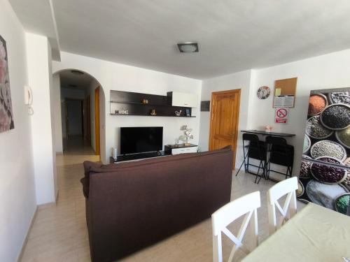 AR Home - Apartamento de 3 dormitorios con ascensor en Las Huesas, Telde