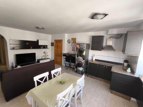  AR Home - Apartamento de 3 dormitorios con ascensor en Las Huesas, Telde in Telde