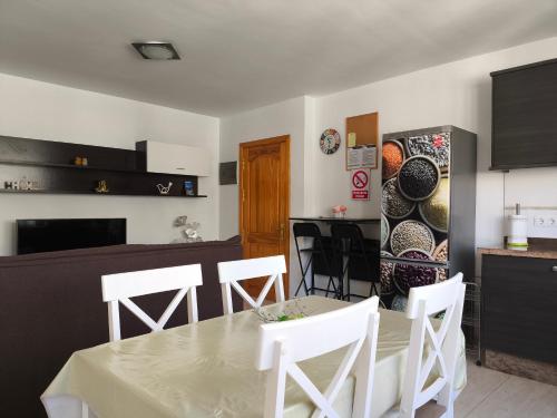 AR Home - Apartamento de 3 dormitorios con ascensor en Las Huesas, Telde