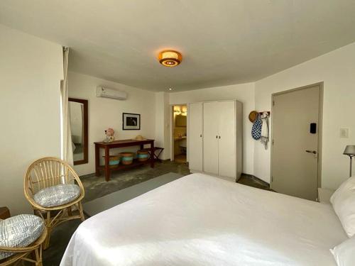 Deluxe Double Room with Balcony and Sea View image 2