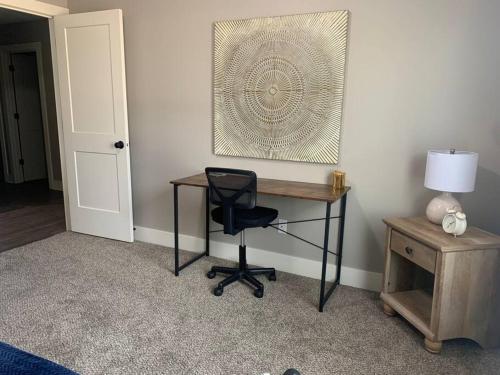 Modern 3-bedroom condo with gas fireplace in Bettendorf, USA